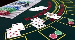Lightning Roulette live dealer wheel and betting interface on apk pt777